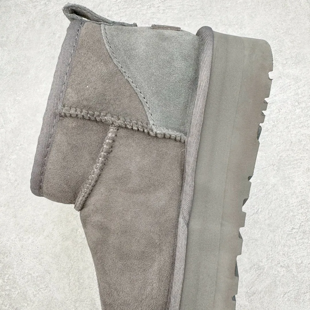 Pick up locally 💰520 UGG 5092 Classic autumn and winter sheepskin and fur integrated snow boots. All shoes are made of ZP. Longfeng A-grade Australian imported sheepskin and fur integrated brand OEM production line. Fully follow the ZP process. OEM original pattern maker. Adhering to the principle of no original shoe development and selection. Pay attention to every detail. The most authentic version on the market. TREADLITE "Light Wing" technology outsole. Light/durable/flexible/pile size: 35 36 37 38 39 40 Coding: by2936070